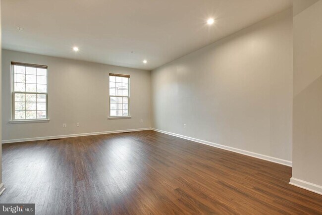 Building Photo - 2805 Fredericksburg Rd