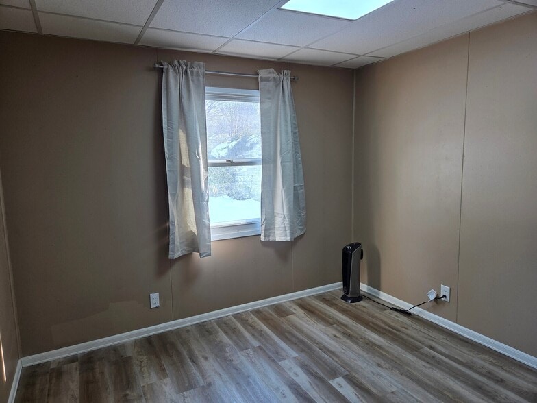 Building Photo - 1331 W 22nd St