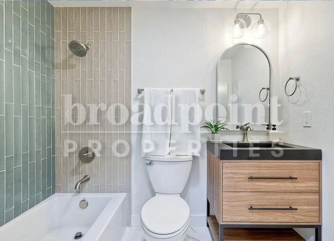 Building Photo - 2507 Navarra Dr