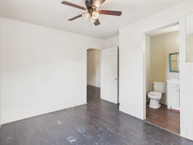 Building Photo - 913 S Louisiana St