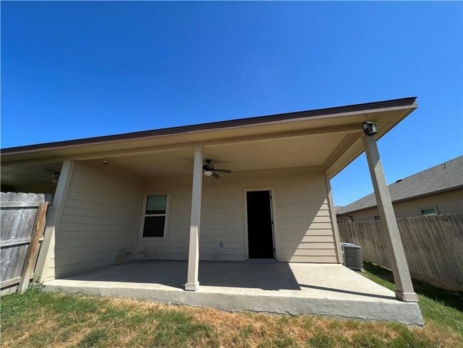 Building Photo - P2-179 Joanne Loop Buda, TX 78610