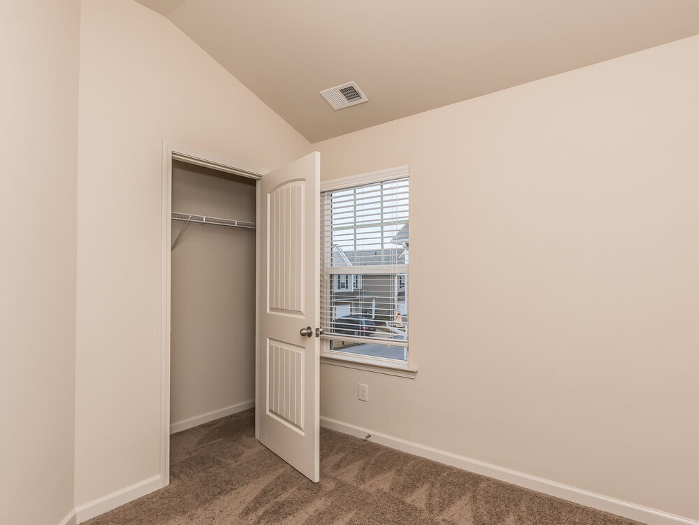 Building Photo - 98 High Point Way