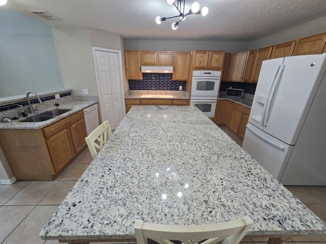 Building Photo - 405 Brooklet Cir