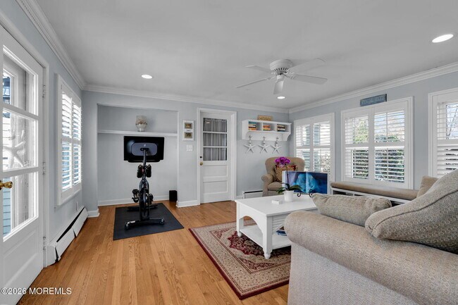 Building Photo - 506 6th Ave