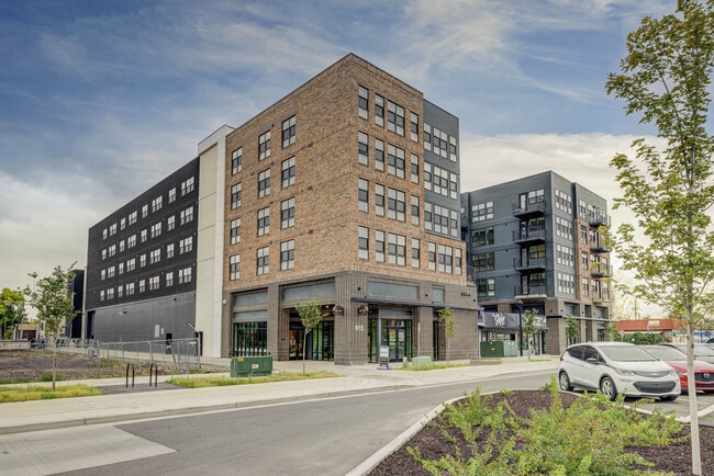 Building Photo - Slate