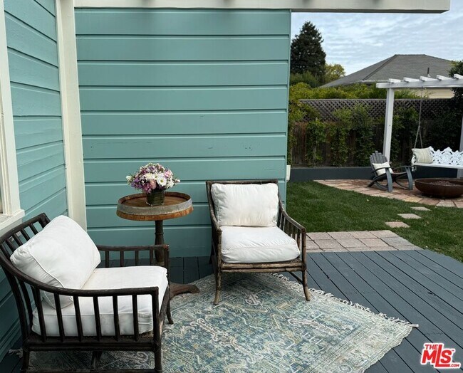 Building Photo - 370 Main St