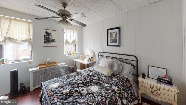 Building Photo - 415 E Flora St