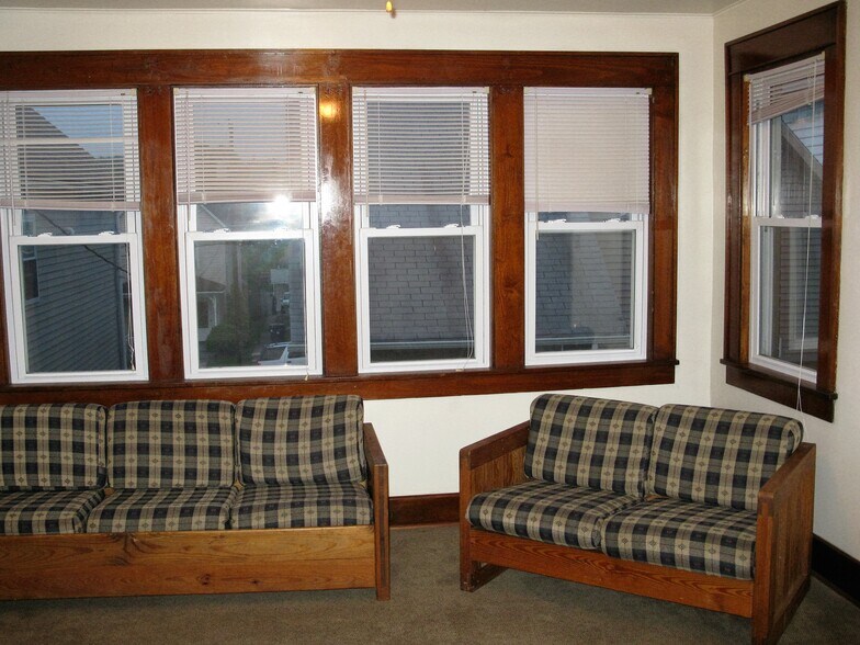 Building Photo - 724 1/2 McLane Ave