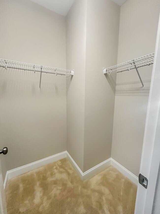 Building Photo - Beautiful 3BD/2.5BA townhome with garage in great Cary community and location!