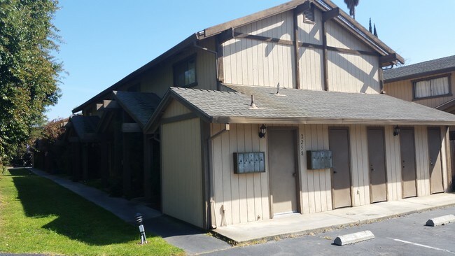 Building Photo - Crestview Apartments