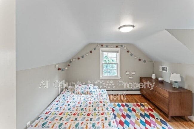 Building Photo - 7312 Poplar Ct