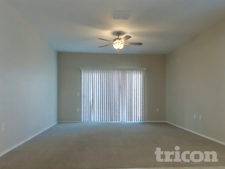 Building Photo - 31026 W Earll Dr