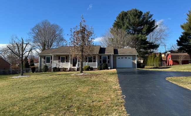 Primary Photo - Verona Home with Large Yard and Close to E...