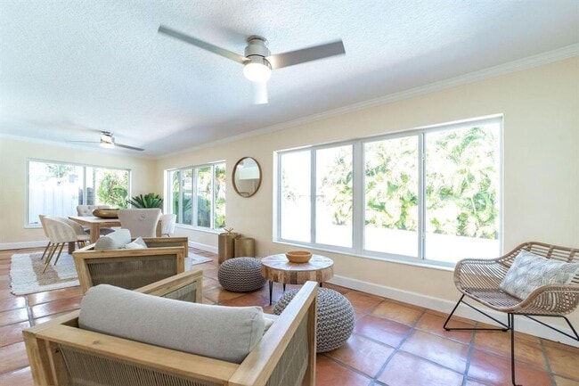 Building Photo - 2101 NE 15th St