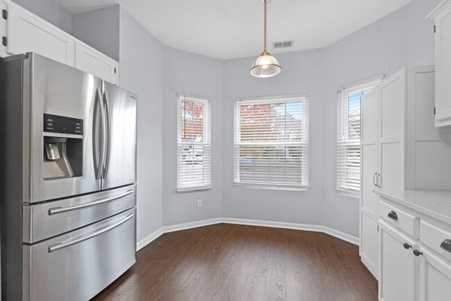 Building Photo - 3708 Gateway Pl