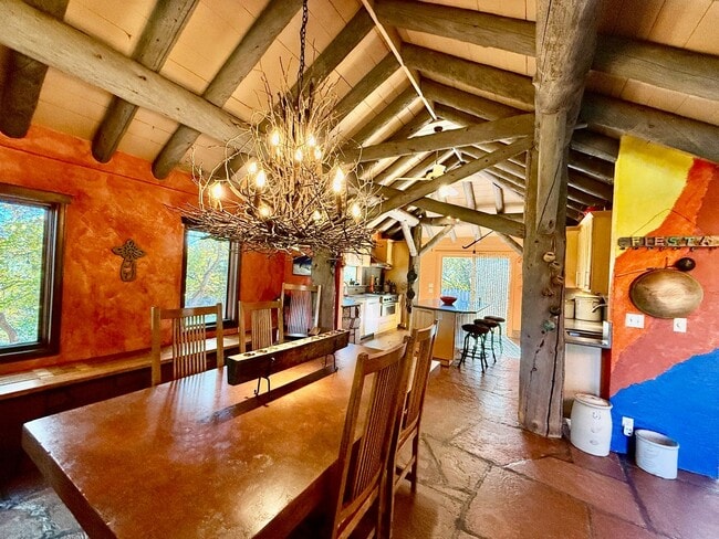 Building Photo - Historic Manitou Springs Home for Rent – M...