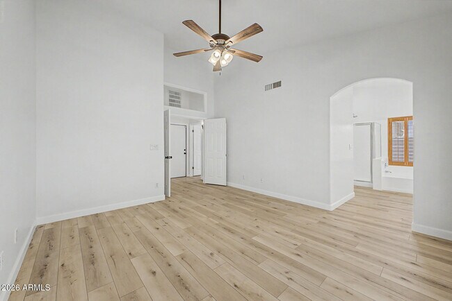 Building Photo - 1220 E Briarwood Terrace