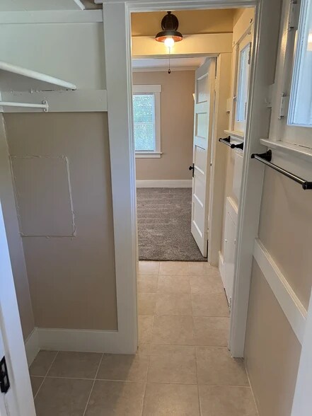 Closet - 1264 N Hudson Ave