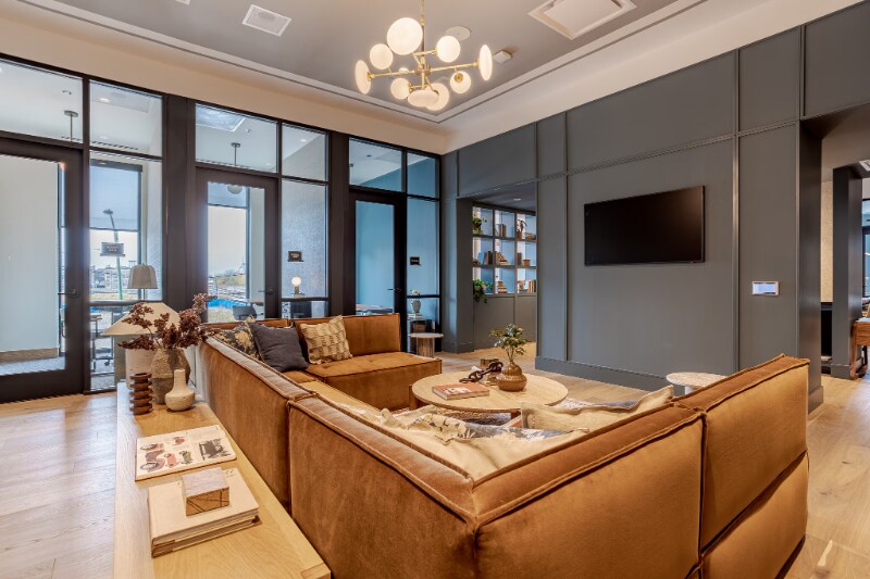 Building Photo - 123 N May St