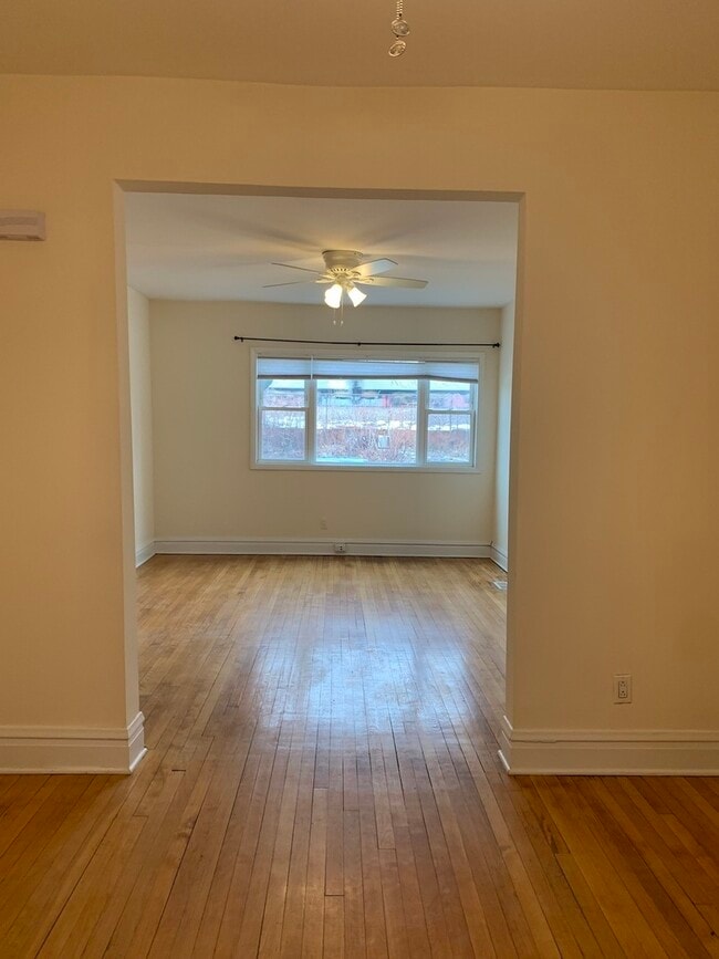 Building Photo - 5419 N Ravenswood Ave