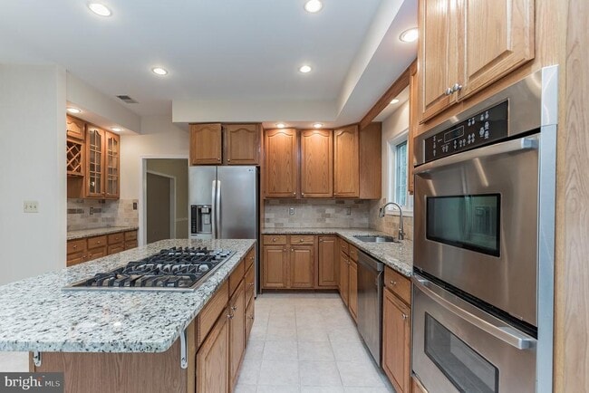 Building Photo - 13907 Willow Tree Dr
