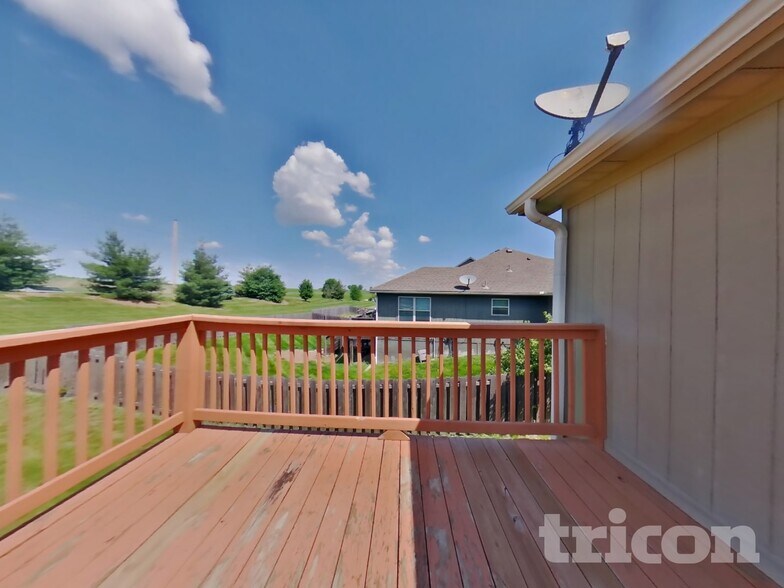 Building Photo - 18404 Rock Ridge N