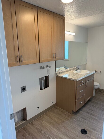 Building Photo - 700 E 1400 N