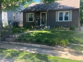 Building Photo - 2 bedroom 1 bath Cute house