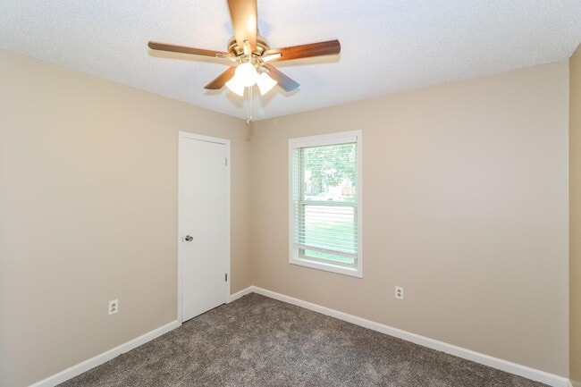 Building Photo - 5829 Lake Port Dr