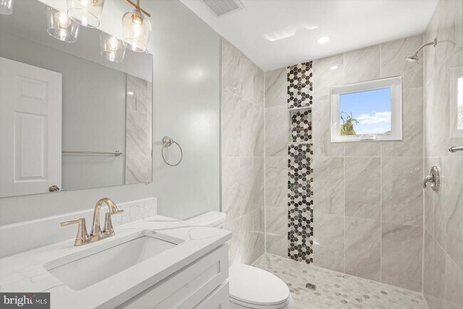 Building Photo - 2917 E Lee Ave