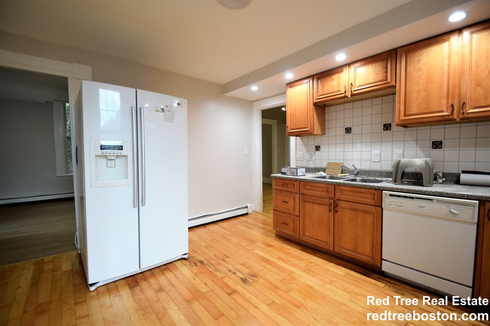 Building Photo - 24 St James St