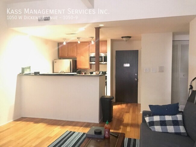 Building Photo - 1050 W Dickens Ave