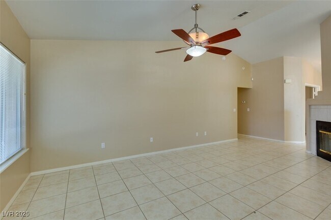 Building Photo - 1744 Knotty Pine