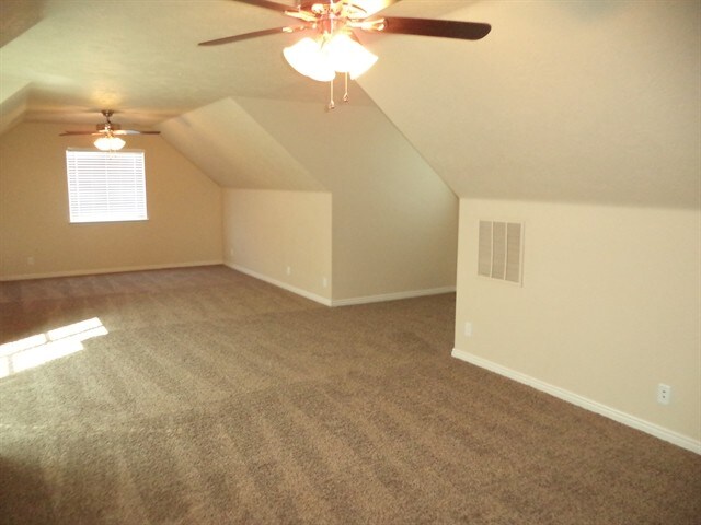 Building Photo - 1074 S New Summer Ave