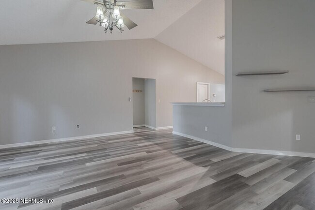 Building Photo - 14004 Crestwick Dr W