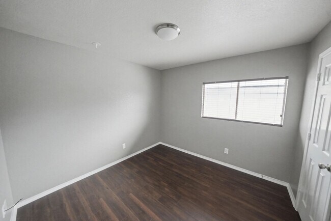 Building Photo - Spacious Cul-de-Sac Home with Greenbelt Privacy - Realtor Commission: $500