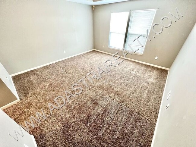 Building Photo - Beautiful Olathe Townhome-Available NOW!!!