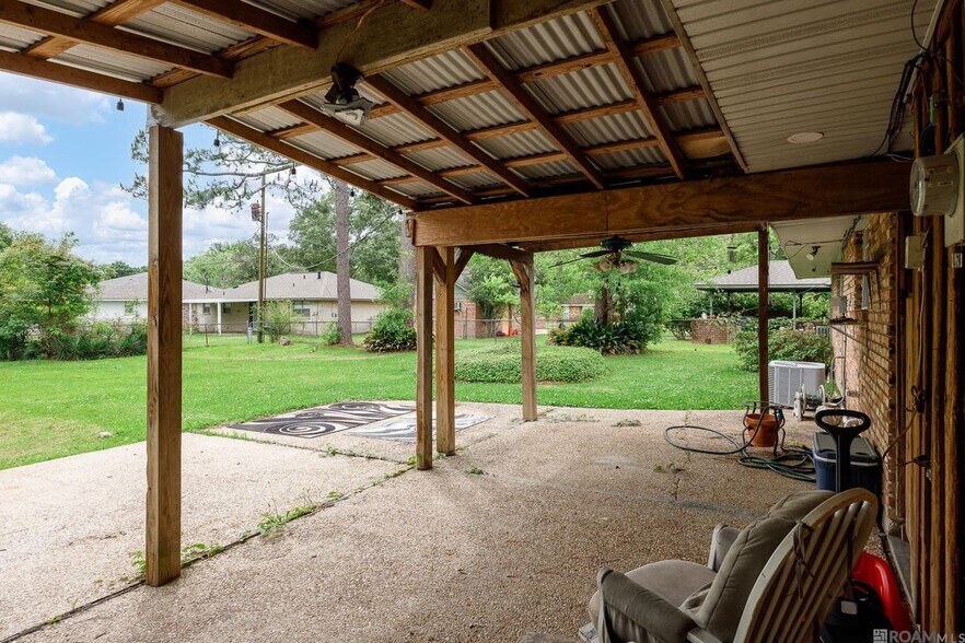 Building Photo - 7944 Santa Barbara Dr