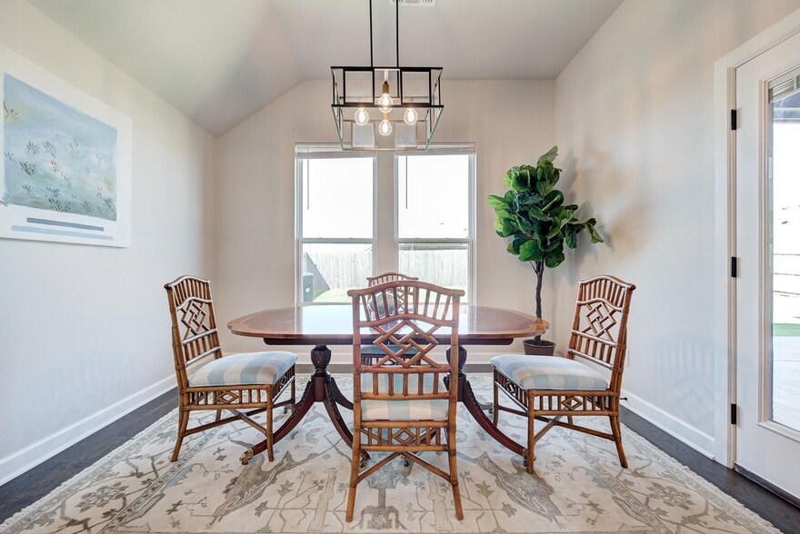 Dining - 817 Scully Rd