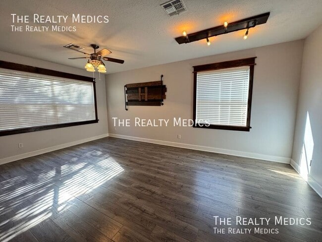 Building Photo - 2938 Daybreak Dr