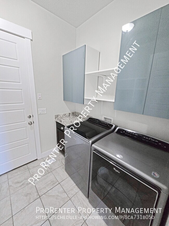 Building Photo - 1308 E Maple Way
