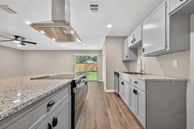 Building Photo - 17518 Autumn Hills Dr