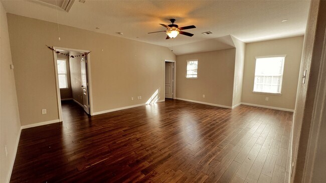 Building Photo - 208 Forest Peak Way