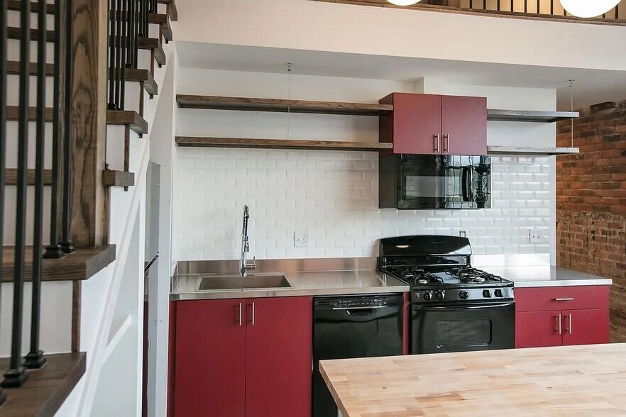 Building Photo - 207 E Baltimore Ave