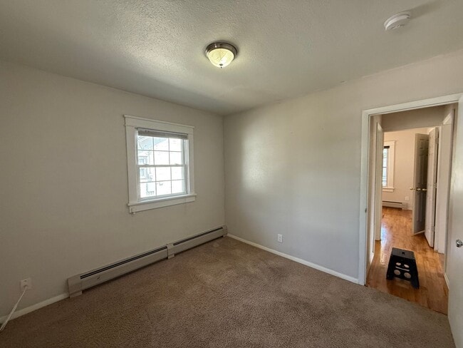 Building Photo - Three bedrooms, one bathroom, pet friendly, one car detached garage!