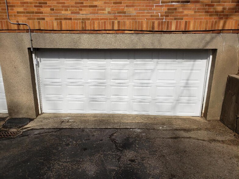 Garage #2 - 4525 Roth Ave