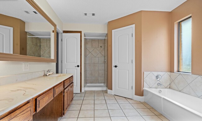 Building Photo - 2321 Parkside Dr