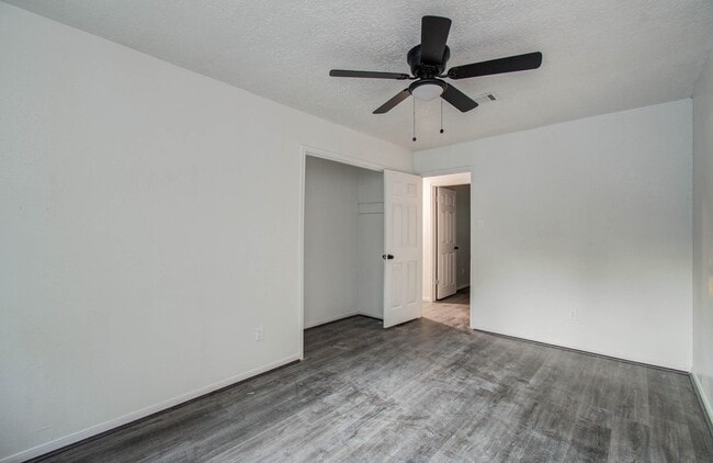 Building Photo - 5006 Village Springs Dr