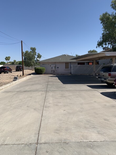 Building Photo - 444 W Ivyglen St