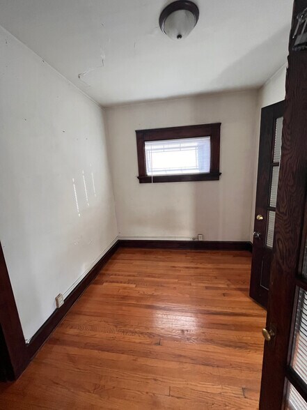 Building Photo - 111 E Gorham St